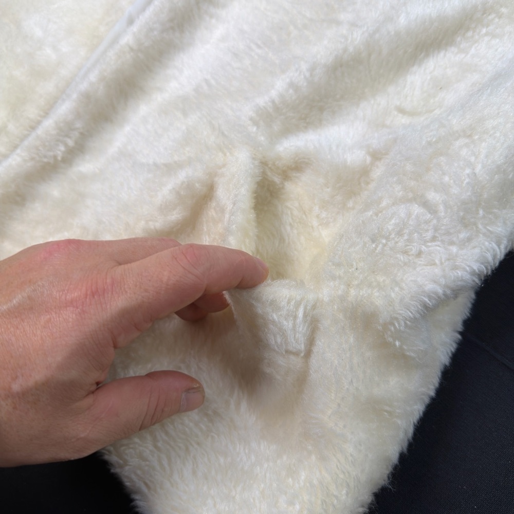 ⭐️Cream White Faux Fur Short Sleeve Jacket Size ? Brand ? Soft Plush Jacket Coat - Picture 3 of 9